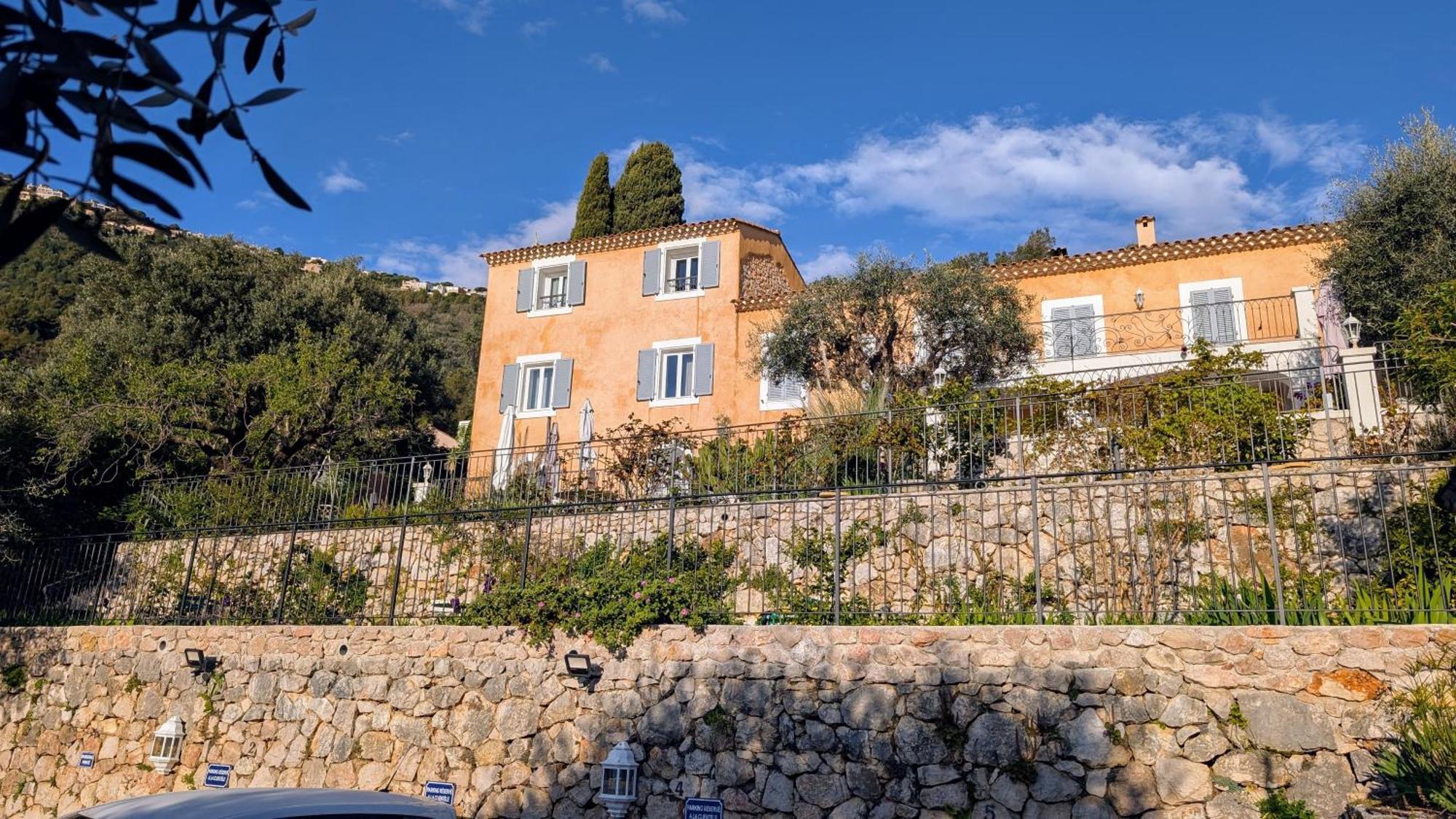 Le Mas D'Angeline, Vue Mer, Jardin Commun, Parking, Voiture Requise, 10 Min En Voiture De Monaco, Route Etroite, Pente Raide, Croisement Limite, Sea View, Shared Garden, Parking, Car Required, 10 Min Drive From Monaco, Narrow Steep Road, Limited Pass Beausoleil Eksteriør billede